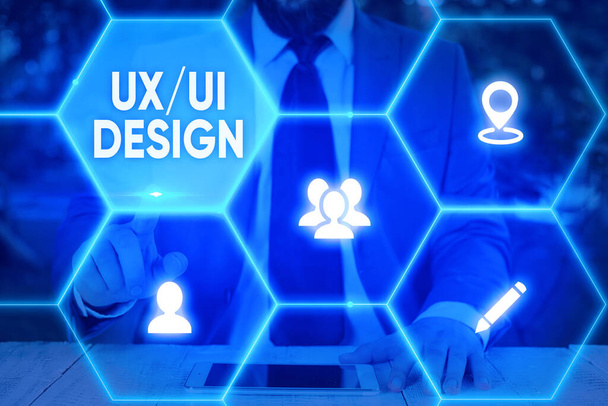 Texto manuscrito Ux Or Ui Design. Concepto que significa dos elementos diferentes de una experiencia única del consumidor
. - Foto, imagen