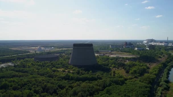 Letecký pohled na chladící věže pátého, šestého jaderného reaktoru Černobylu Npp - Záběry, video