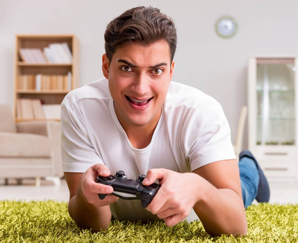 Homem viciado em jogos de computador - Foto, Imagem
