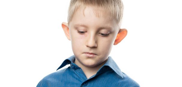 Enfermedad del herpes ocular infantil en una cara
. - Foto, imagen