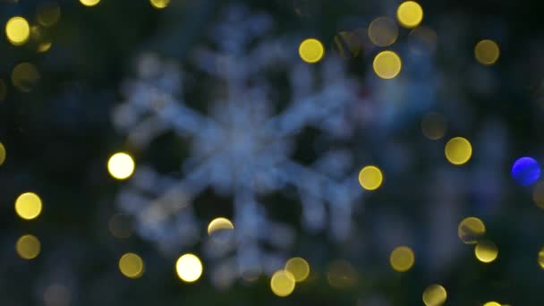4K 10 bit Focusing on snow flake Christmas ornament - Footage, Video