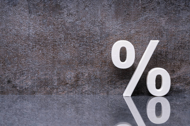 Close-up Of A Percentage Sign Leaning On Dark Wall - Valokuva, kuva