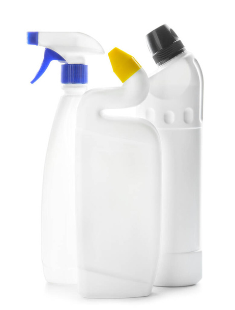 Бутылки моющих средств на белом фоне
 - Фото, изображение