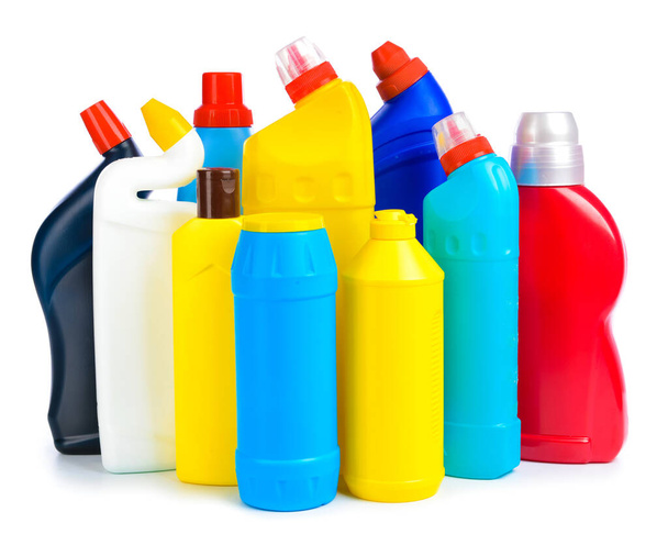 Пляшки миючих засобів на білому тлі
 - Фото, зображення