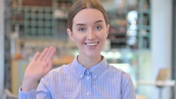 Retrato de Video Chat de Happy Young Businesswoman
 - Metraje, vídeo
