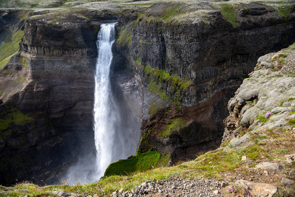 アイスランドのハイフォス滝の風景の眺め.  - 写真・画像