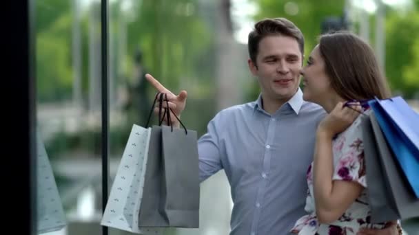 Adult couple window shopping in summer - Video, Çekim