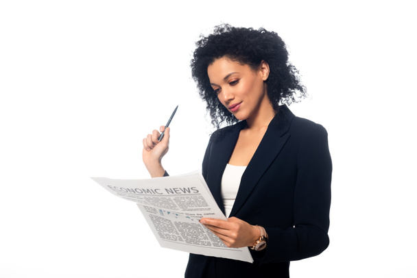 Concentrated african american businesswoman with pen and newspaper isolated on white - Φωτογραφία, εικόνα