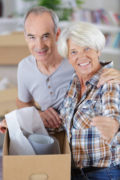 senior couple showing new houses key - Фото, изображение