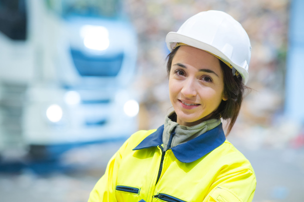 női munkás a gyárban - Fotó, kép