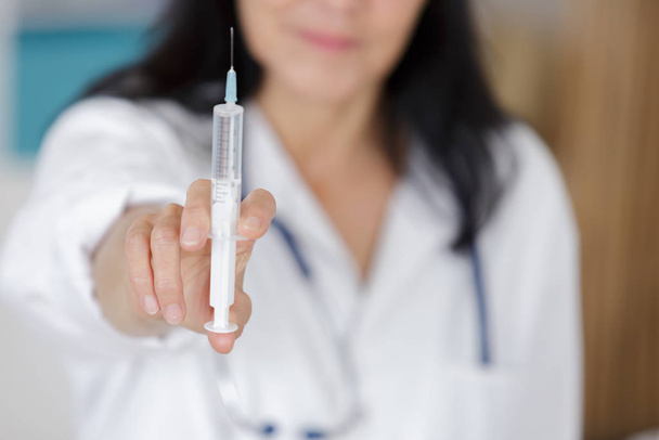 nurse before injecting a vaccine - Fotoğraf, Görsel