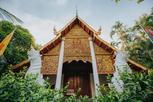 Chiang Mai, Tailândia - 15 de julho de 2019 Belos templos budistas em Chiang Mai, um dos lugares mais visitados pelos turistas na Tailândia. - Foto, Imagem