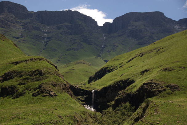 Lesotho, resmi olarak Lesotho Krallığı, Güney Afrika Cumhuriyeti ile çevrili denize kıyısı olmayan bir ülkedir. - Fotoğraf, Görsel