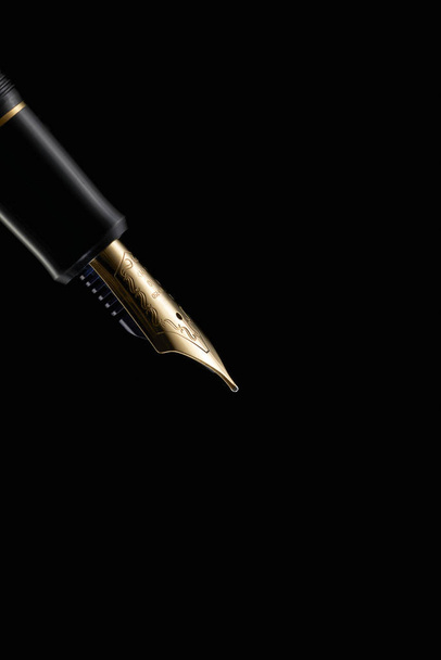 fountain pen on black background - Foto, Imagen