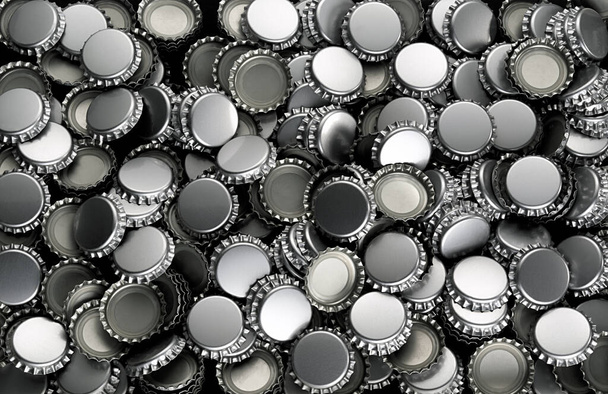 vista superior de fondo de tapas de botellas de metal - Foto, Imagen