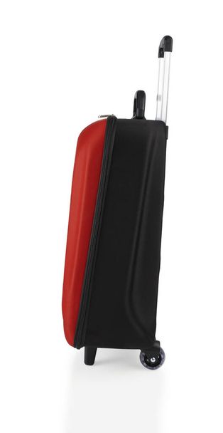 musta ja punainen matkalaukku valkoisella pohjalla - Valokuva, kuva
