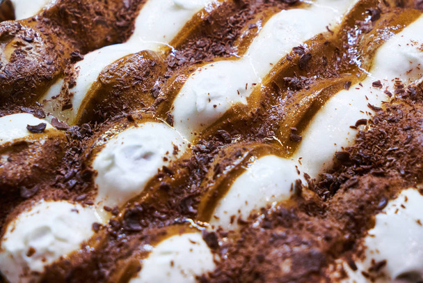 Detail und Textur von Mousse und Schokoladenkuchen - Foto, Bild