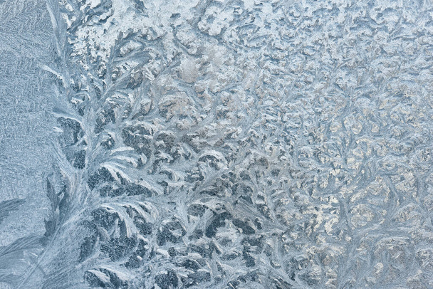 De textuur van het ijs. Het bevroren water. Winter achtergrond - Foto, afbeelding
