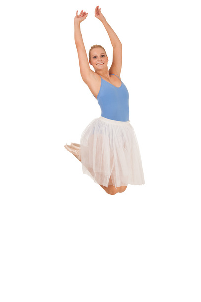 schöne agile Ballerina, die in der Luft springt - Foto, Bild