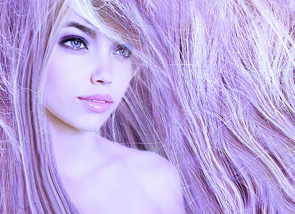 gyönyörű lány fényűző haj hosszú - Fotó, kép