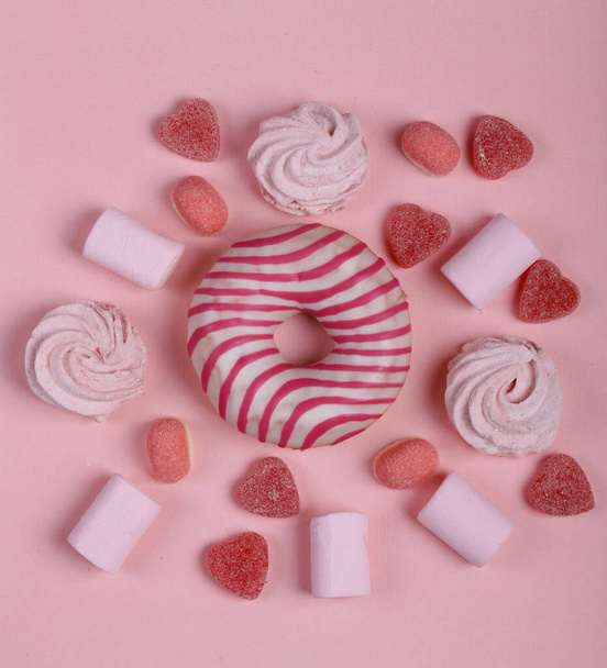 donut de sobremesa com cobertura de açúcar
 - Foto, Imagem