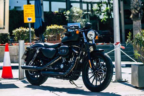 Paphos Cyprus March 01, 2020 View of a Harley Davidson motorcycle parked in the streets of Paphos - Foto, imagen
