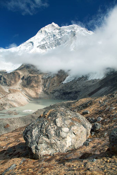 Mount Makalu with clouds, Nepal Himalayas mountains, Barun valley - Fotoğraf, Görsel
