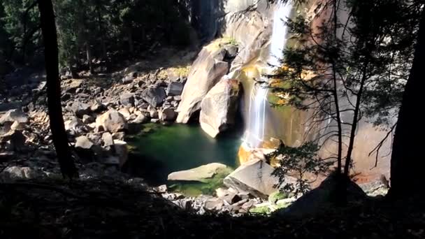 Йосемитский водопад
 - Кадры, видео