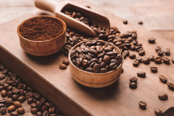 Composition with coffee beans on wooden background - Foto, Bild
