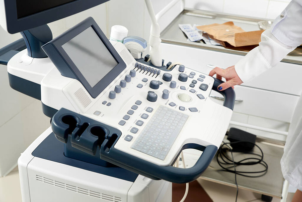 capteur vaginal pour une machine à ultrasons pour examiner la femme
 - Photo, image