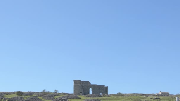 Ruïnes van het Romeinse theater van Acinipo in de Serrania de Ronda, Malaga, Spanje - Video