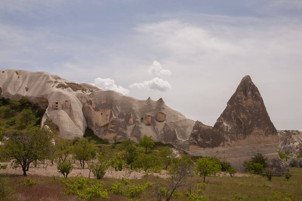 formaciones rocosas extrañas en Capadocia Turquía
 - Foto, Imagen