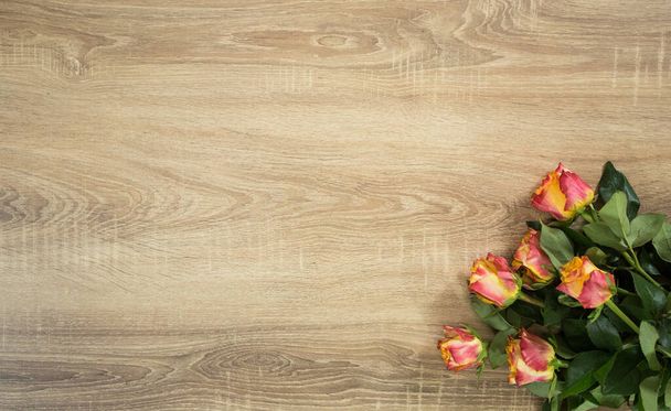 Fresh bouquet of rosses on the wooden background with some text space - Valokuva, kuva