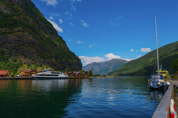 Flom Flam és Aurlandsfjord - unesco besorozott természeti örökség helyszíne - Norvégiában. 2019. július - Fotó, kép