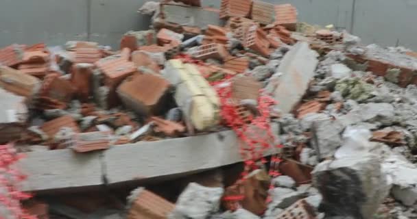 Fahrt durch Ruinen Eingestürzte Gebäude Gefahrenzone - Filmmaterial, Video