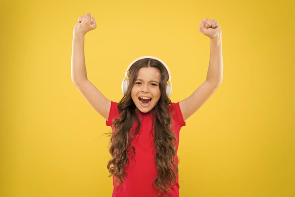 Whole musical world in her ears. Top songs. Child teen enjoy music playing in earphones. Little girl enjoying favorite music. Catch the rhythm. Kid listening music headphones. Entertainment and fun - Foto, Bild