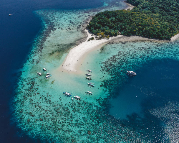 Vista aérea de la isla de Ditaytayan en Coron, Palawan, Filipinas
 - Foto, Imagen
