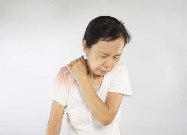 stary Azji kobieta czuć ramię kości uraz - Zdjęcie, obraz