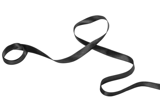 Lazo de cinta negra aislado sobre fondo blanco - Foto, imagen