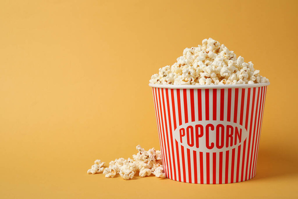 Delicious popcorn on yellow background. Space for text - Foto, afbeelding