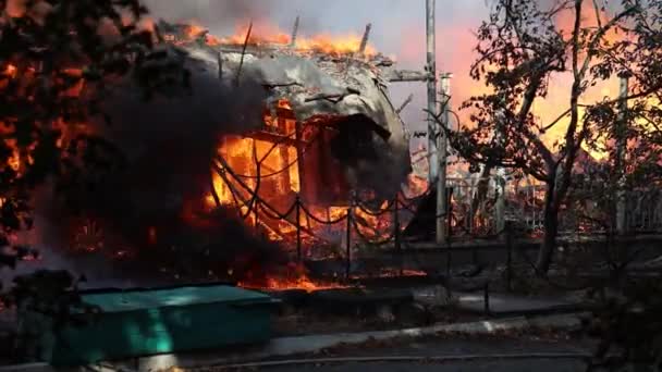 黒い煙で大火災空中パノラマビュースカイフライ - 映像、動画