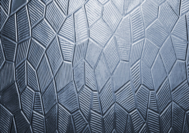 Vidrio con patrón abstracto decorativo, fondo azul oscuro
 - Foto, imagen