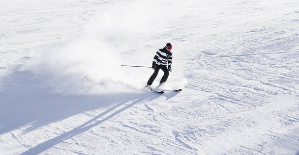  Bulgaria. Bansko. 14 February 2020.skier riding down the huge snowfield splashing powder snow - Zdjęcie, obraz