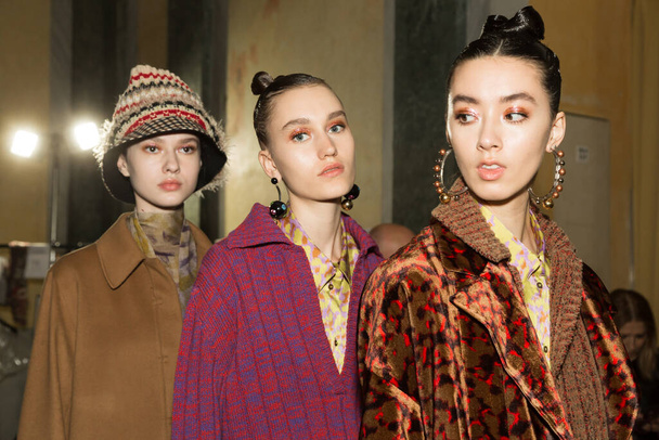 MILAN, ITALY - FEBRUARY 22: Gorgeous models pose in the backstage just before Cividini show during Milan Women's Fashion Week on FEBRUARY 22, 2020 in Milan. - Φωτογραφία, εικόνα