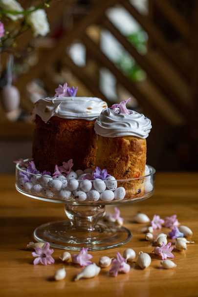 Húsvéti sütemények díszített gyönyörű finom dekoráció - Fotó, kép