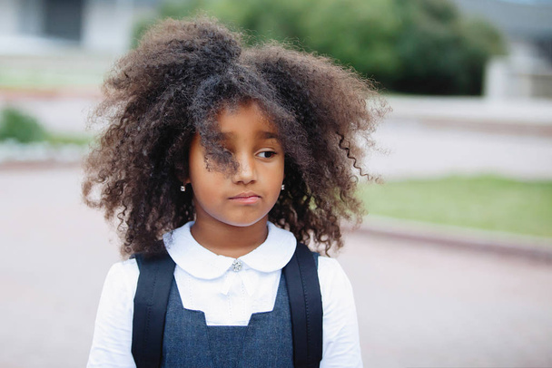 Portrait of a sad african american girl on a sunny summer day outdoors. - Foto, Bild
