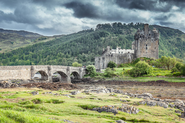 スコットランドのエイリアン・ドナン城の橋 - 写真・画像