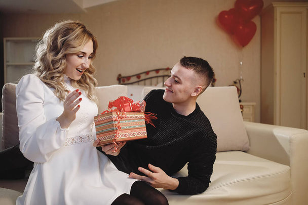 Man gives a woman a gift. Birthday Celebration Concept, Just Married, Valentine's Day. - Zdjęcie, obraz