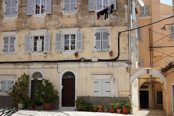 Old building facade Corfu town Greece - Фото, зображення