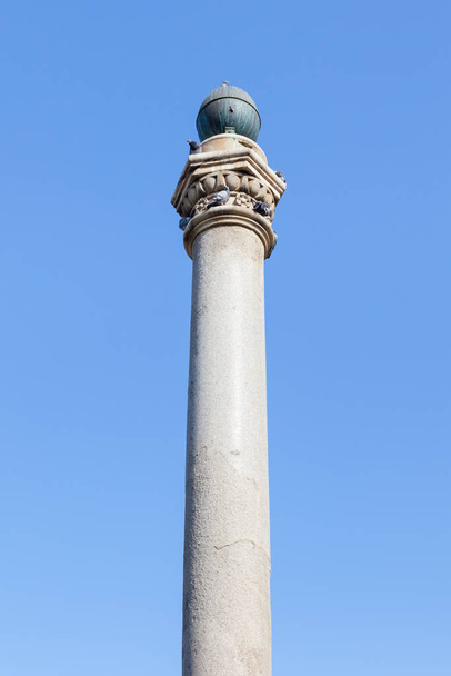 Venezianische Säule. Die venezianische Säule steht auf dem Sarayonu-Platz (Atatürk-Platz) in Nikosia in der Türkischen Republik Nordzypern. - Foto, Bild